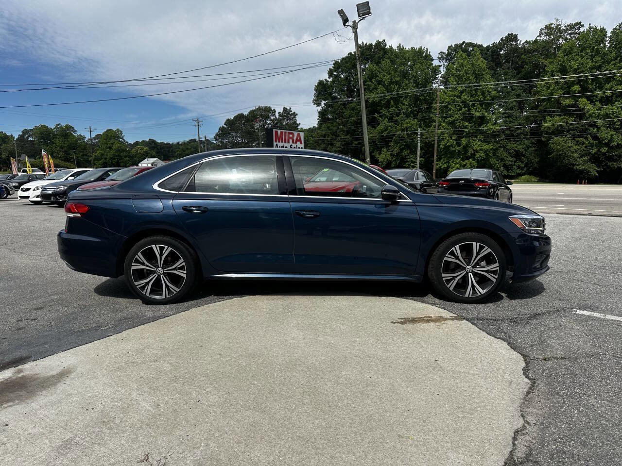 Used 2021 Volkswagen Passat 2.0T SE image 6