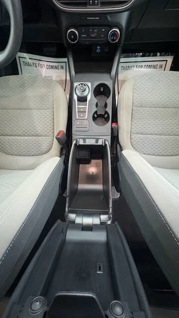 Used 2022 Ford Escape SE image 19