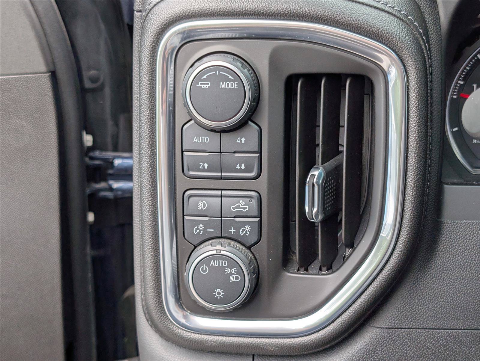 Used 2020 Chevrolet Silverado 1500 LT Trail Boss AWD/4WD image 22