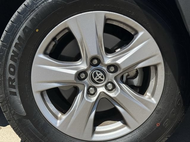 Used 2025 Toyota RAV4 XLE FWD image 10