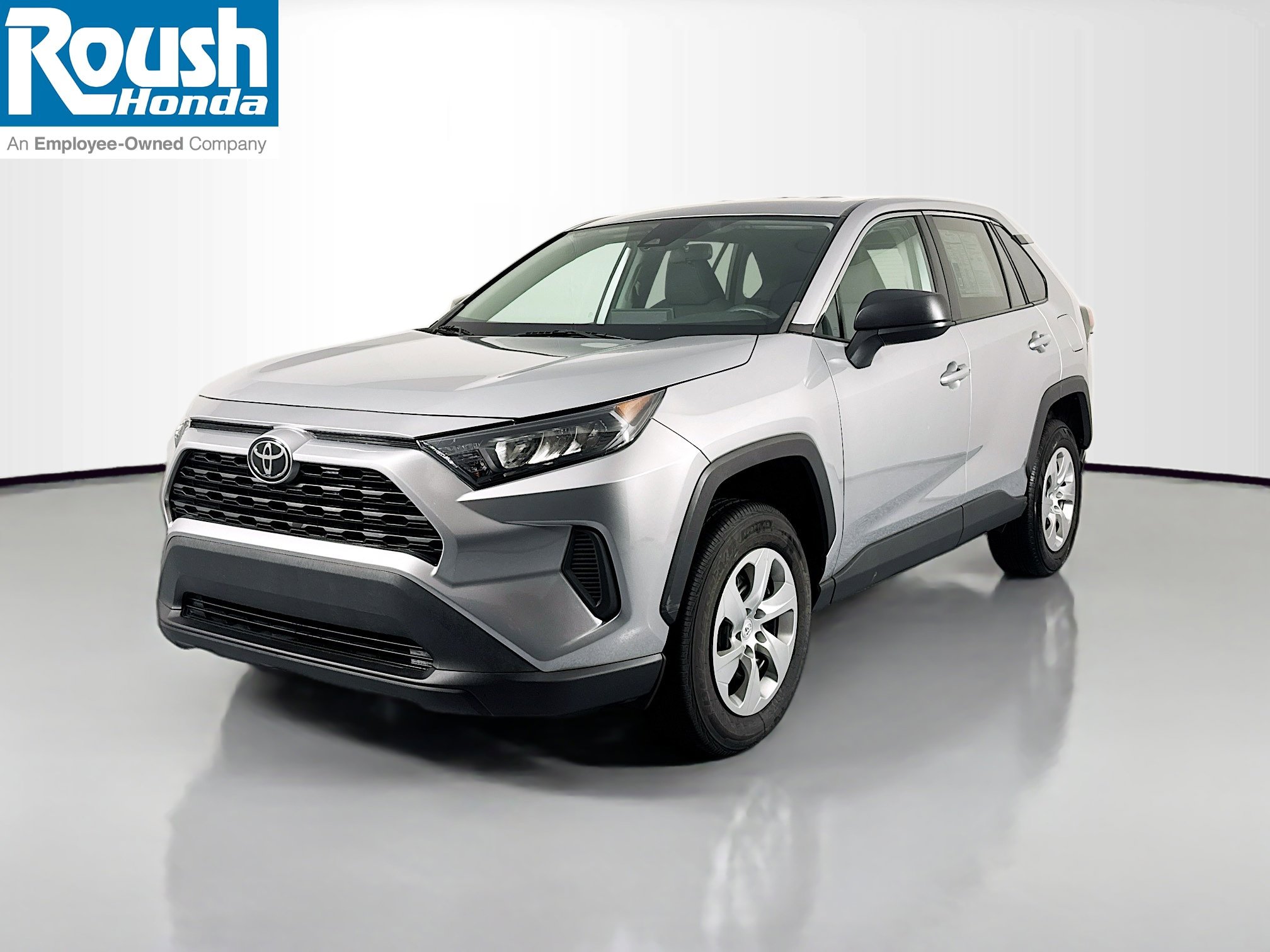 Used 2022 Toyota RAV4 LE video 1