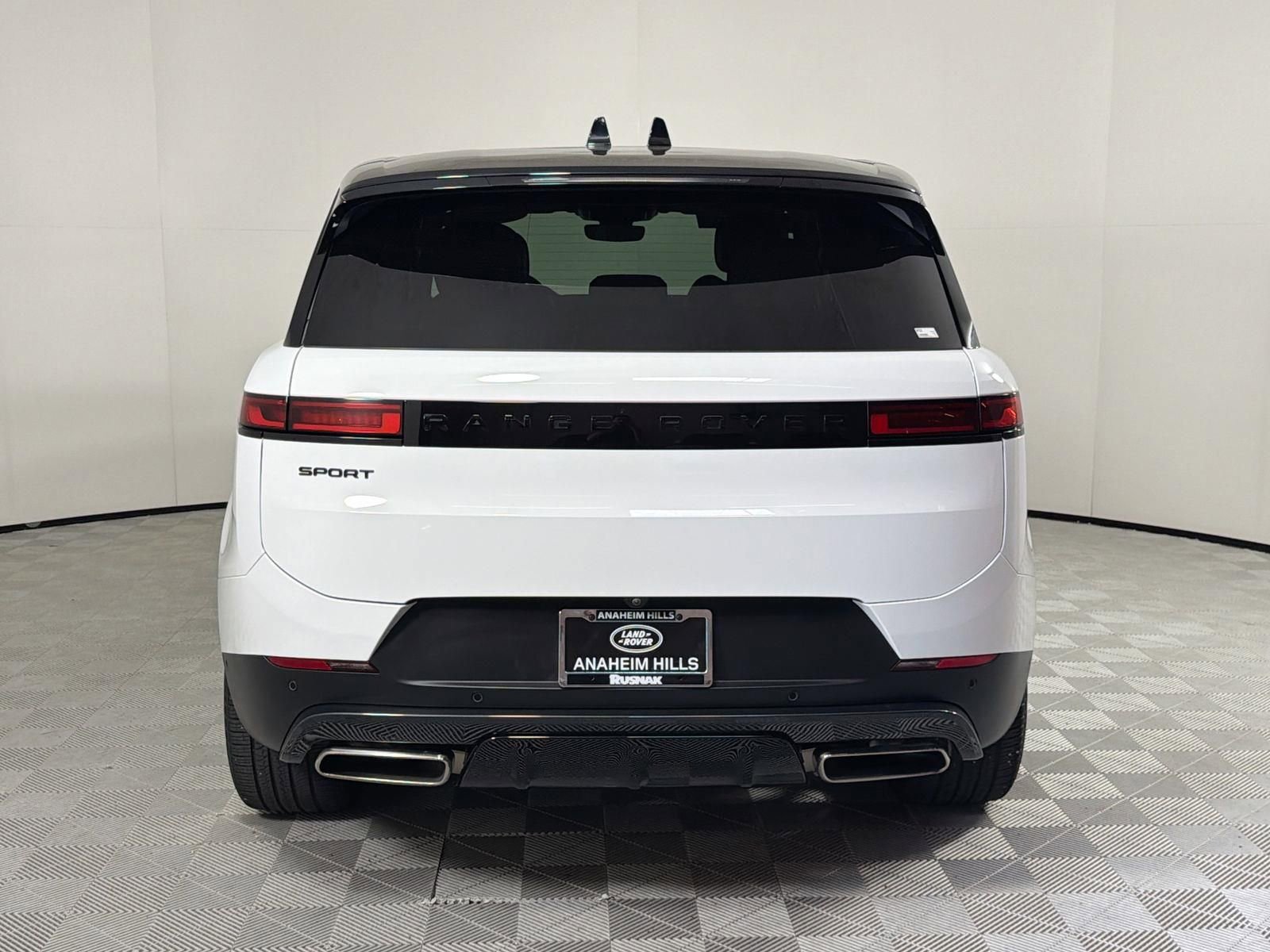 Used 2024 Land Rover Range Rover Sport SE AWD/4WD image 4