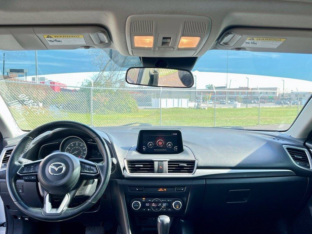 Used 2018 MAZDA MAZDA3 Touring FWD image 23