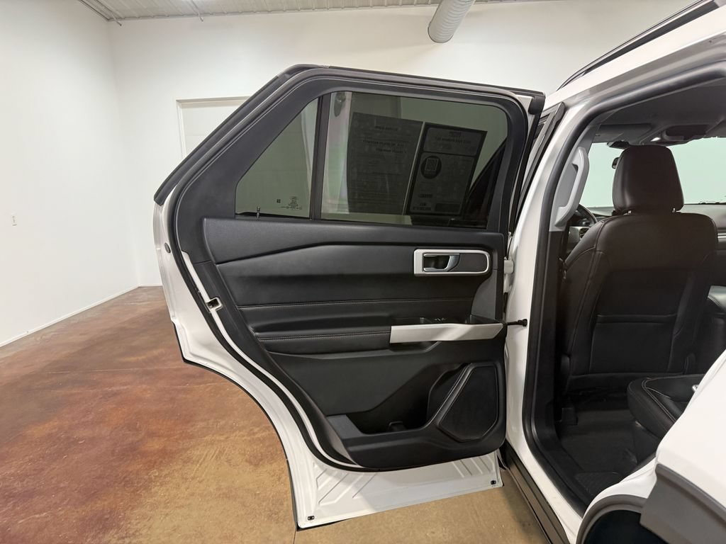 Used 2022 Ford Explorer XLT w/ Equipment Group 202A AWD/4WD image 46