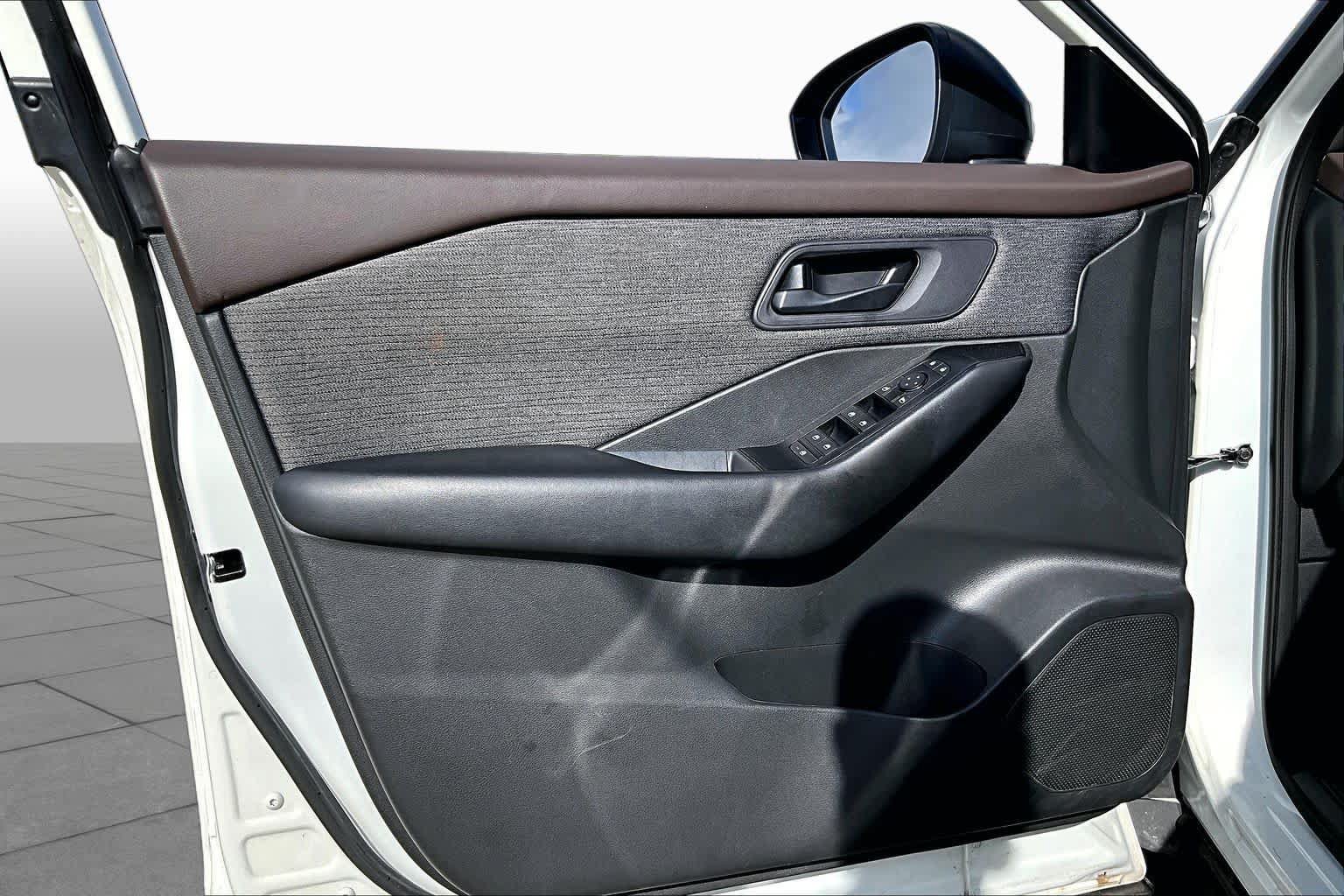 Used 2023 Nissan Rogue S FWD image 19