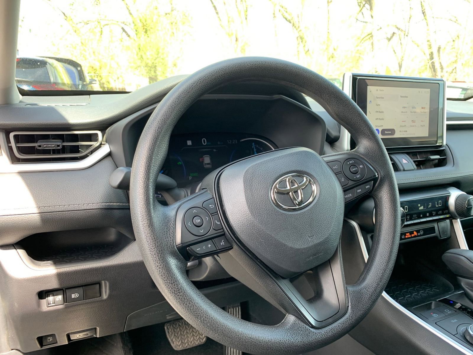 Used 2025 Toyota RAV4 LE image 33