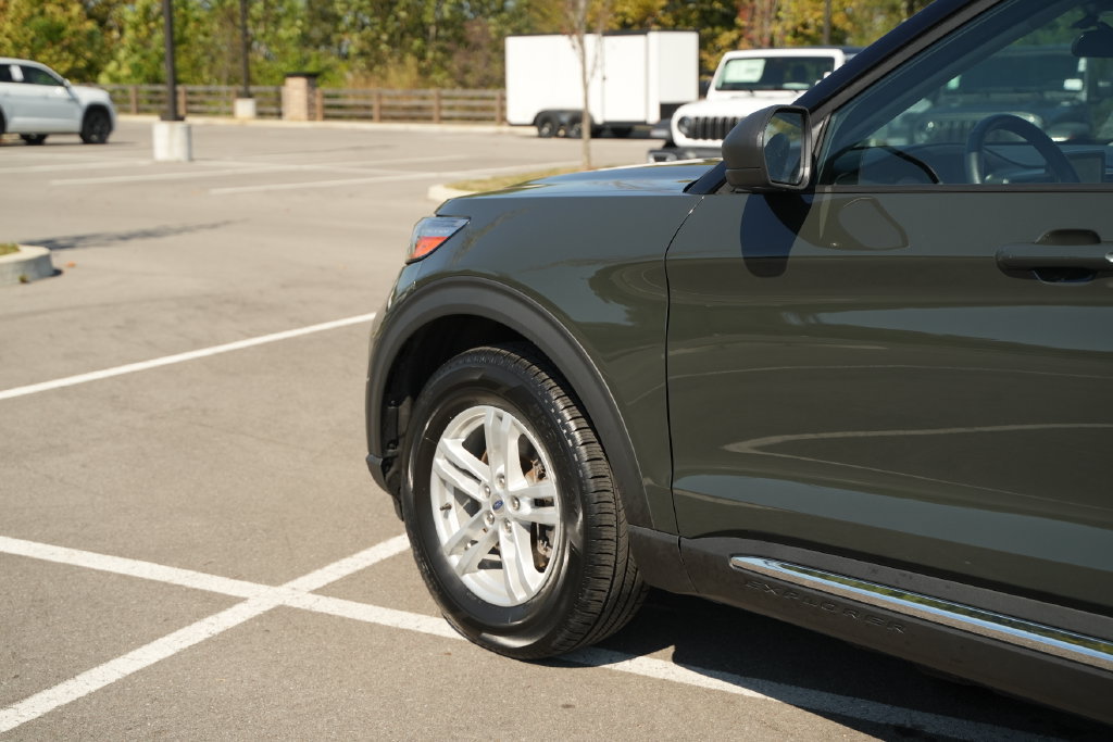 Used 2024 Ford Explorer XLT w/ Equipment Group 202A AWD/4WD image 45