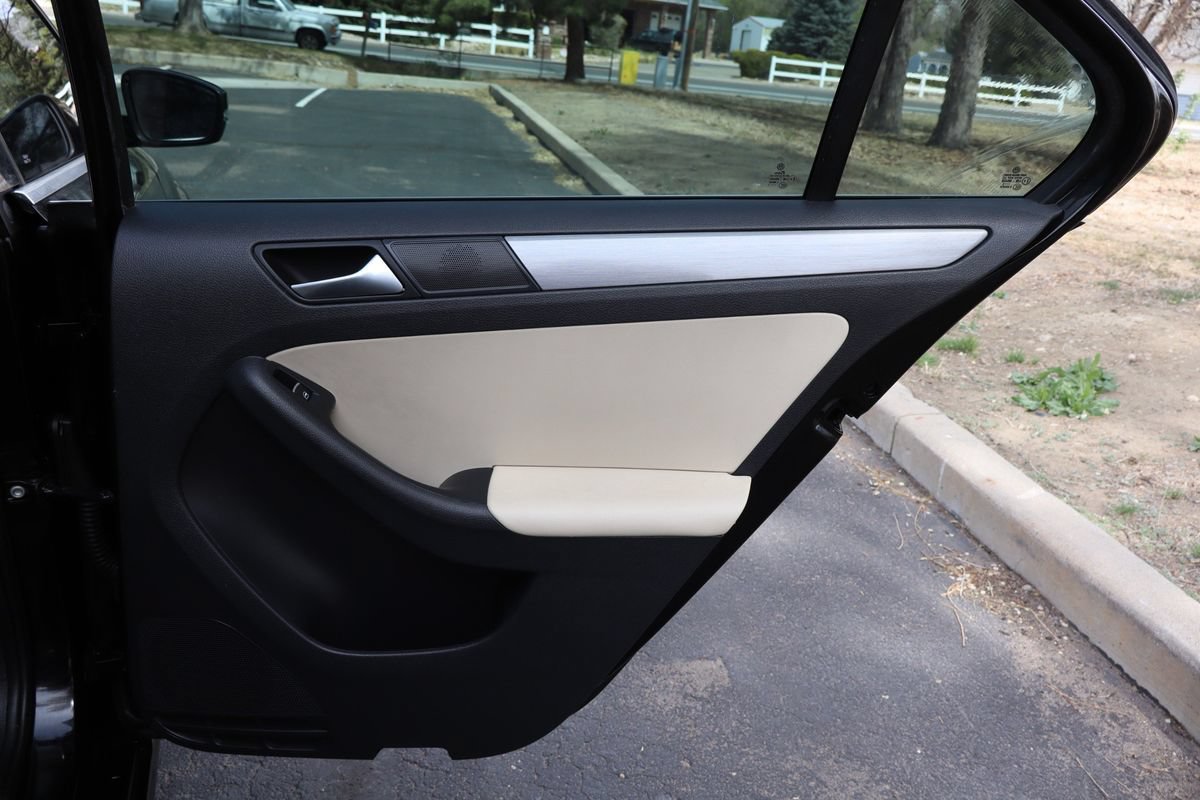 Used 2012 Volkswagen Jetta SEL FWD image 25