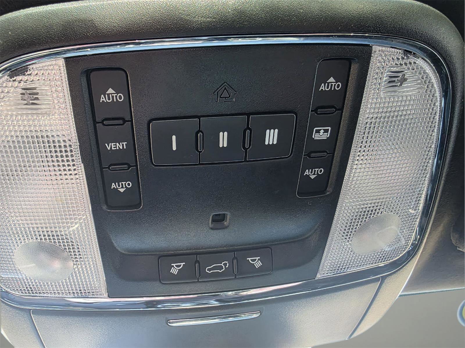 Used 2018 Jeep Grand Cherokee SRT image 14