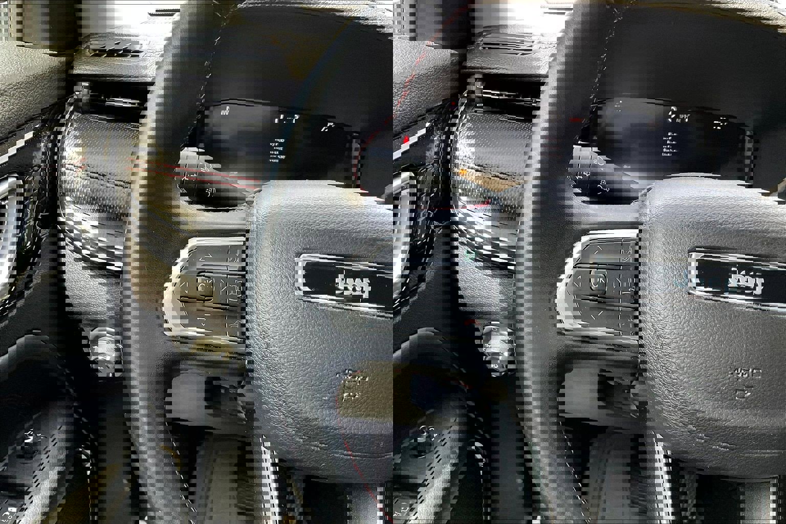 Used 2022 Jeep Compass Trailhawk w/ Trailhawk Elite Group AWD/4WD image 11