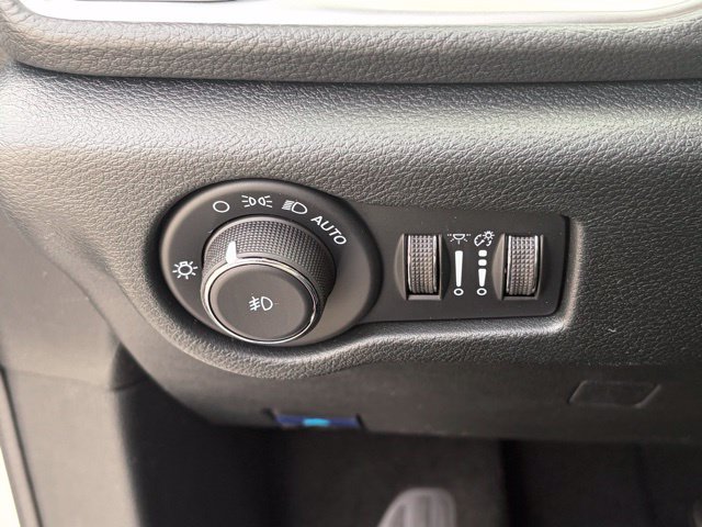 New 2026 Chrysler Pacifica Limited w/ Uconnect Theater Family Group FWD image 25