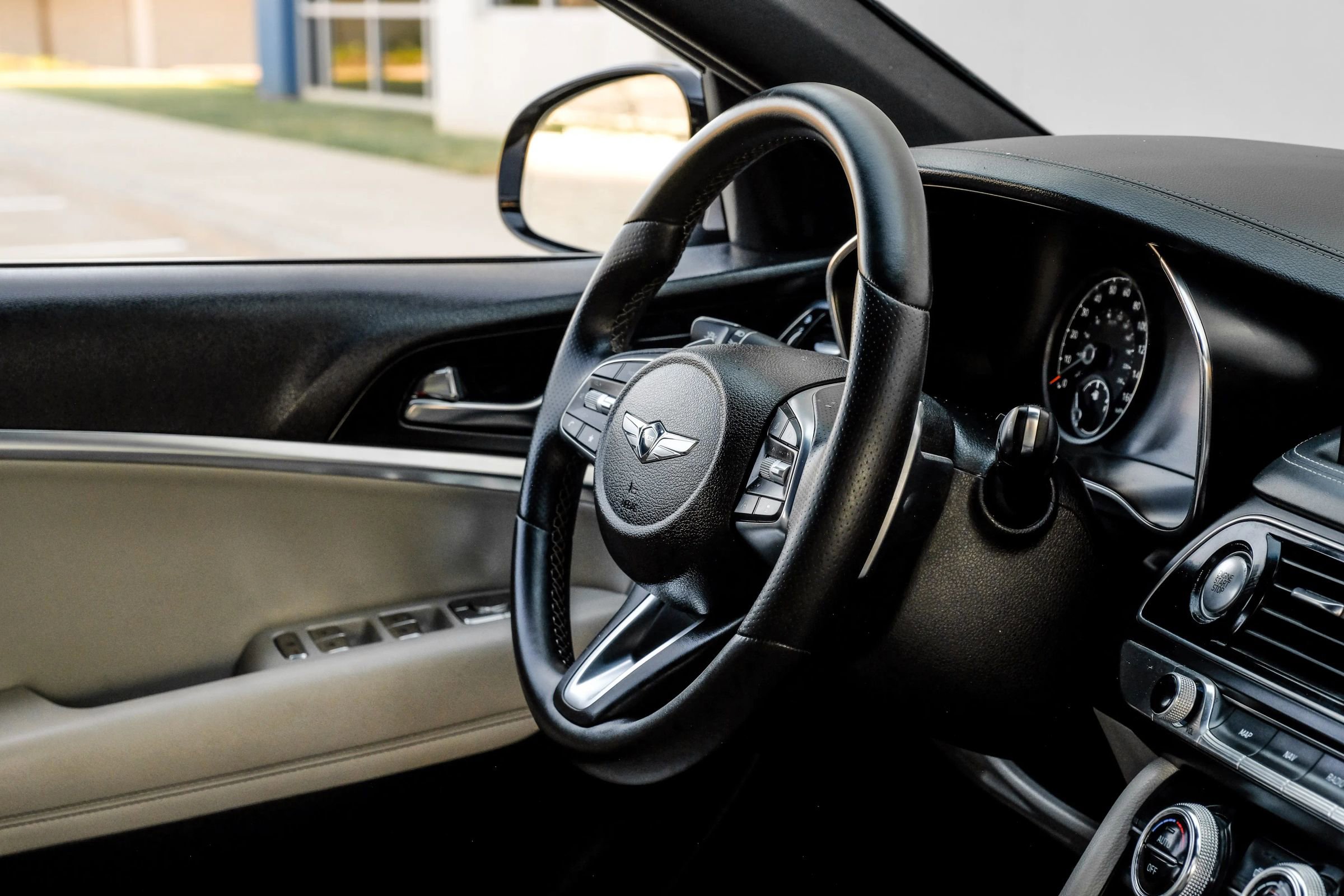 Used 2022 Genesis G70 2.0T image 22