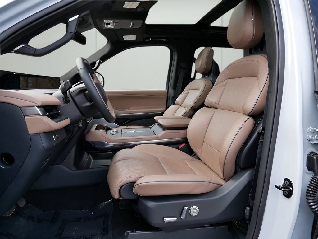 Used 2025 Lincoln Navigator Black Label AWD/4WD image 10