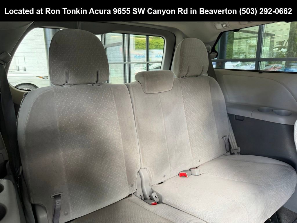 Used 2017 Toyota Sienna LE image 29