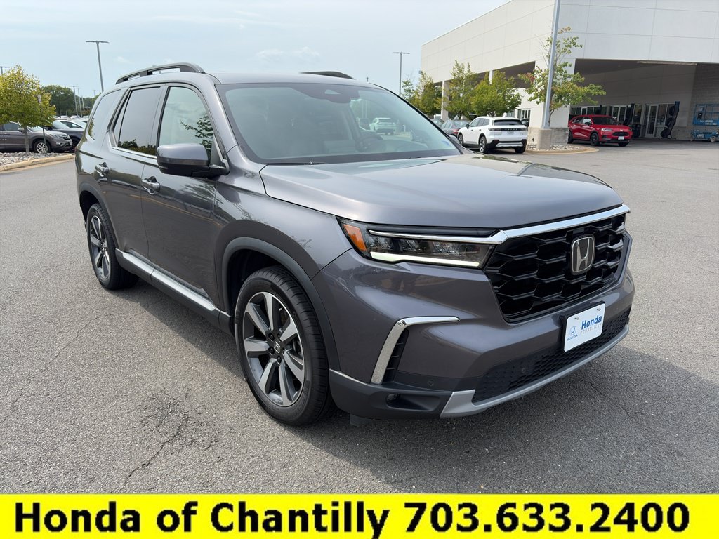Certified 2024 Honda Pilot Touring image 1