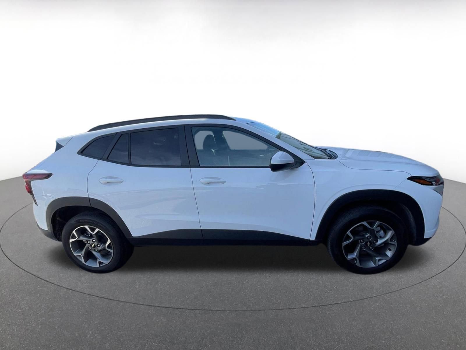 Used 2025 Chevrolet Trax LT FWD image 15
