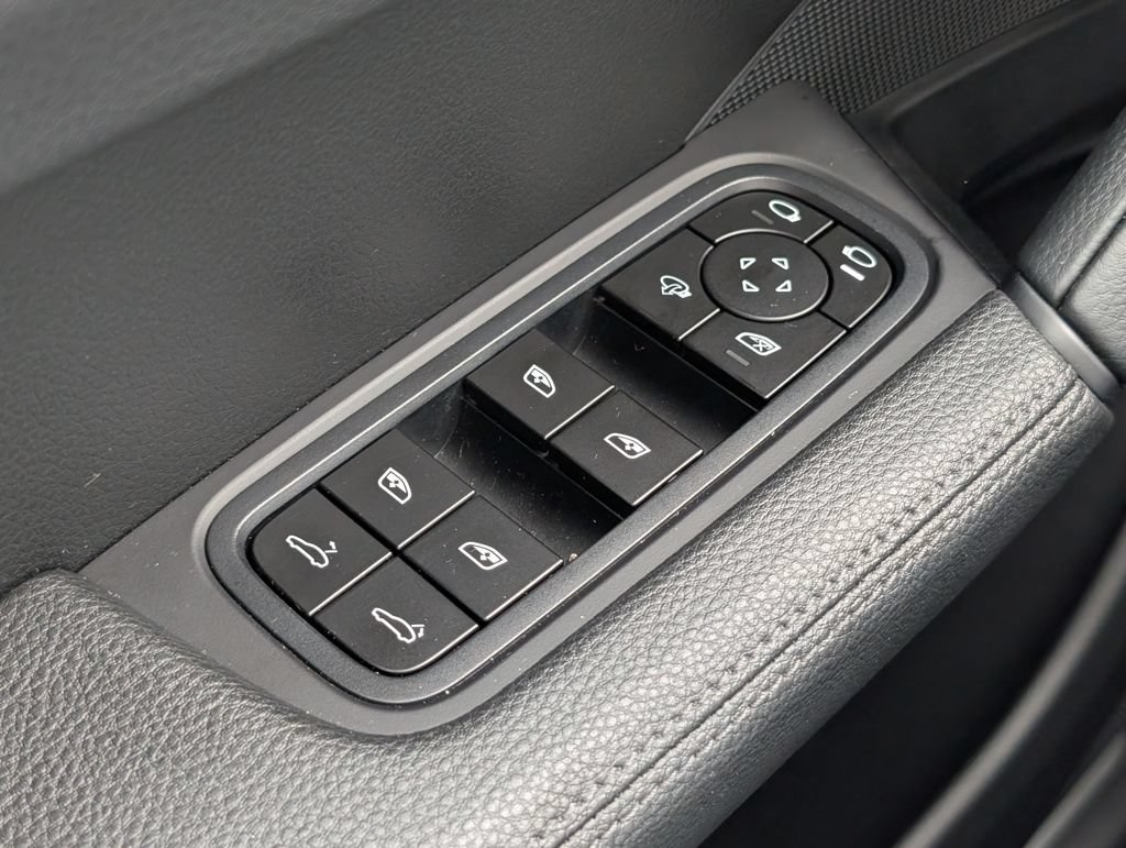 Certified 2025 Porsche Cayenne Coupe AWD/4WD image 29