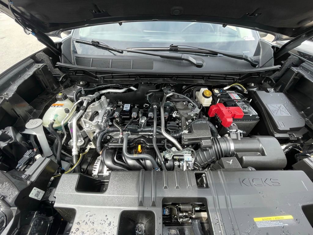 Used 2025 Nissan Kicks SR FWD image 28
