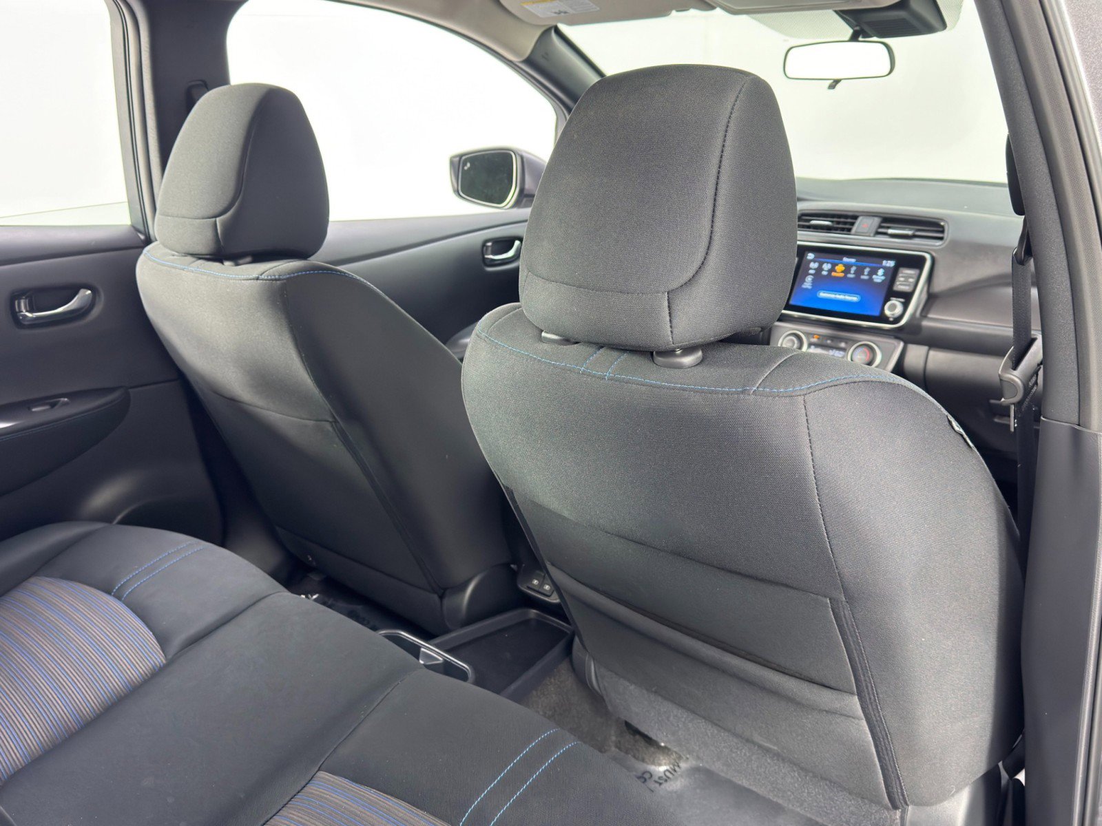 Used 2025 Nissan Leaf S image 26