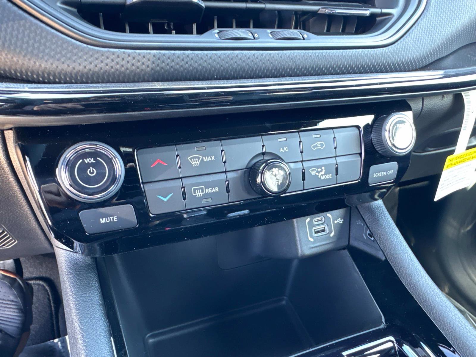 New 2026 Jeep Compass Latitude image 23