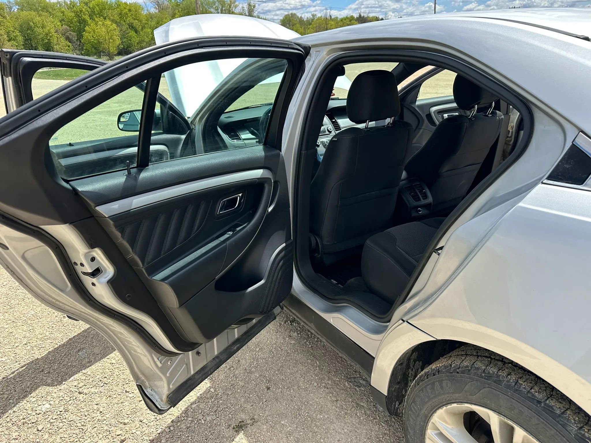 Used 2015 Ford Taurus SEL AWD/4WD image 10