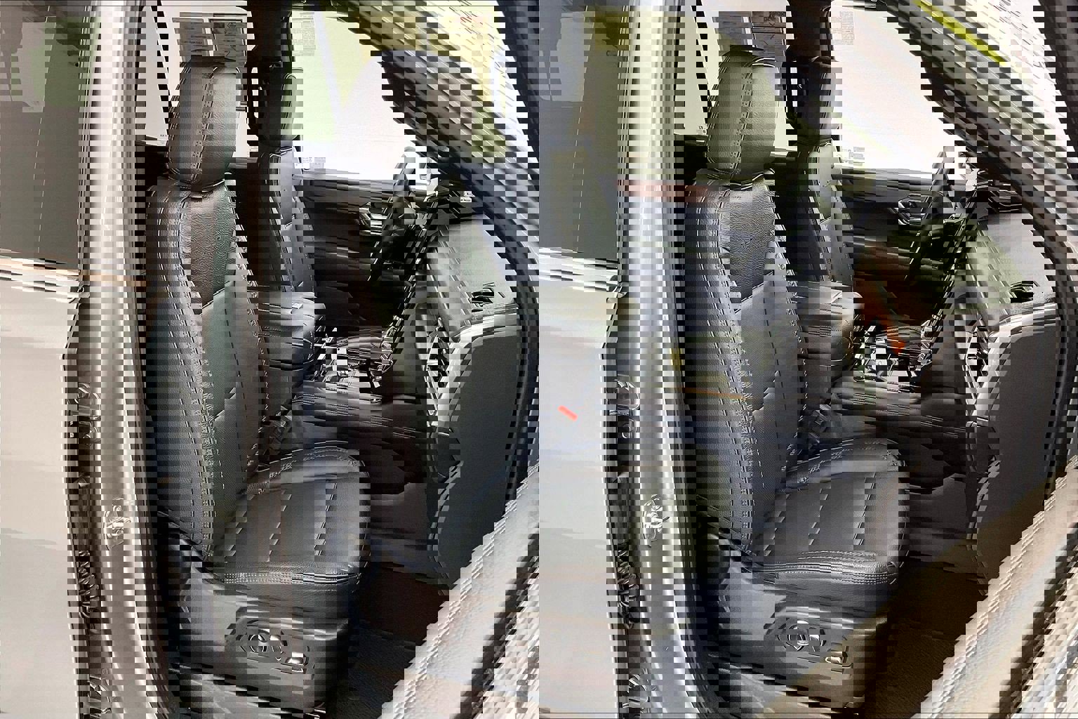 Used 2025 GMC Yukon Denali image 6