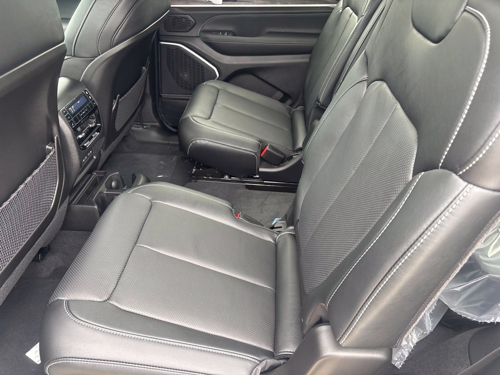 New 2027 Jeep Grand Cherokee L Limited AWD/4WD image 37