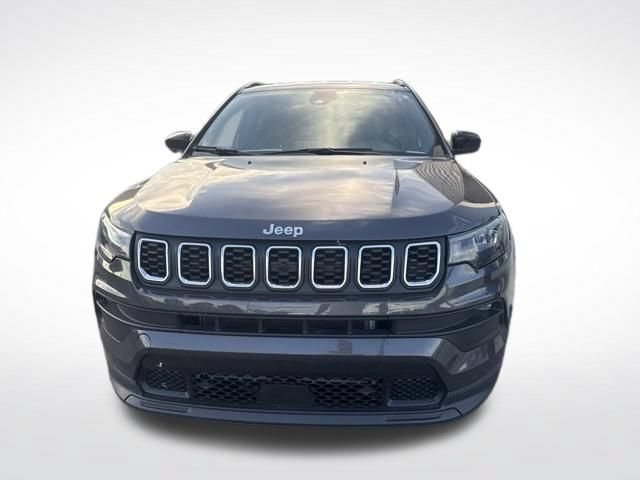 Used 2024 Jeep Compass Latitude AWD/4WD image 6