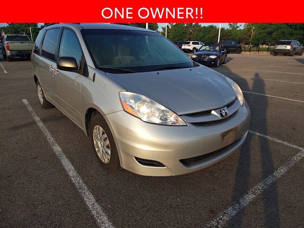 Used 2010 Toyota Sienna LE FWD image 3