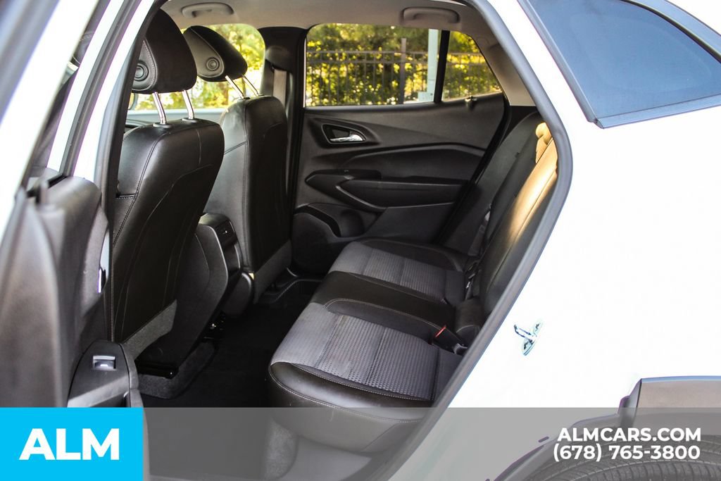Used 2025 Chevrolet Trax LT FWD image 17