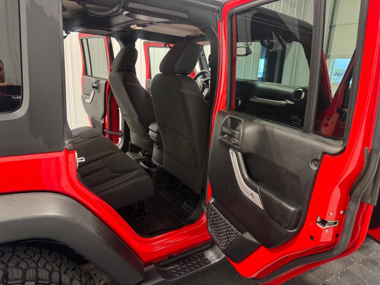 Used 2016 Jeep Wrangler Unlimited Rubicon w/ Connectivity Group image 21