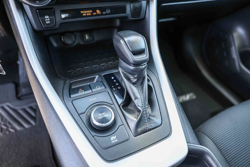 Certified 2021 Toyota RAV4 LE AWD/4WD image 12