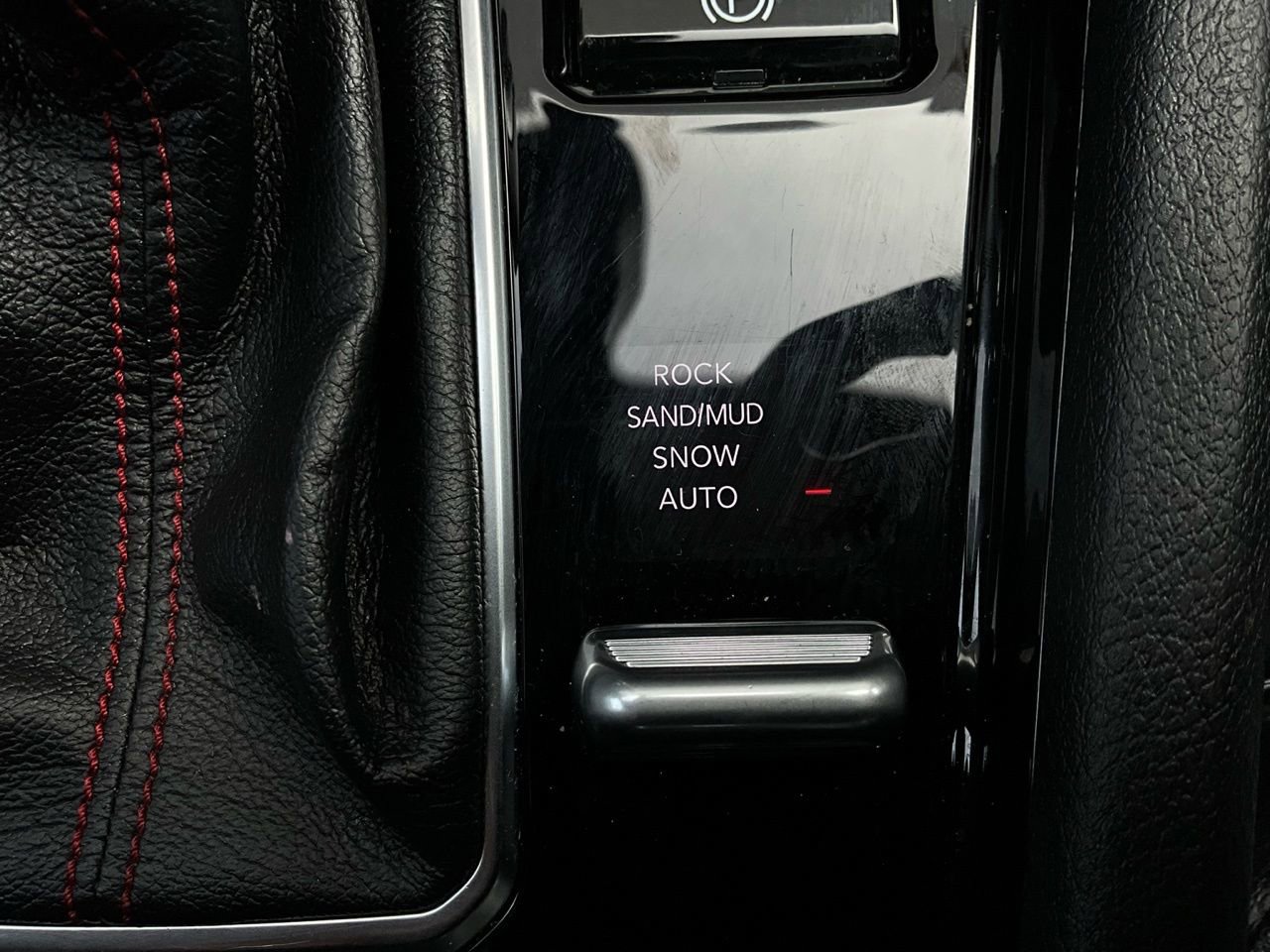 Used 2025 Jeep Compass Trailhawk image 23