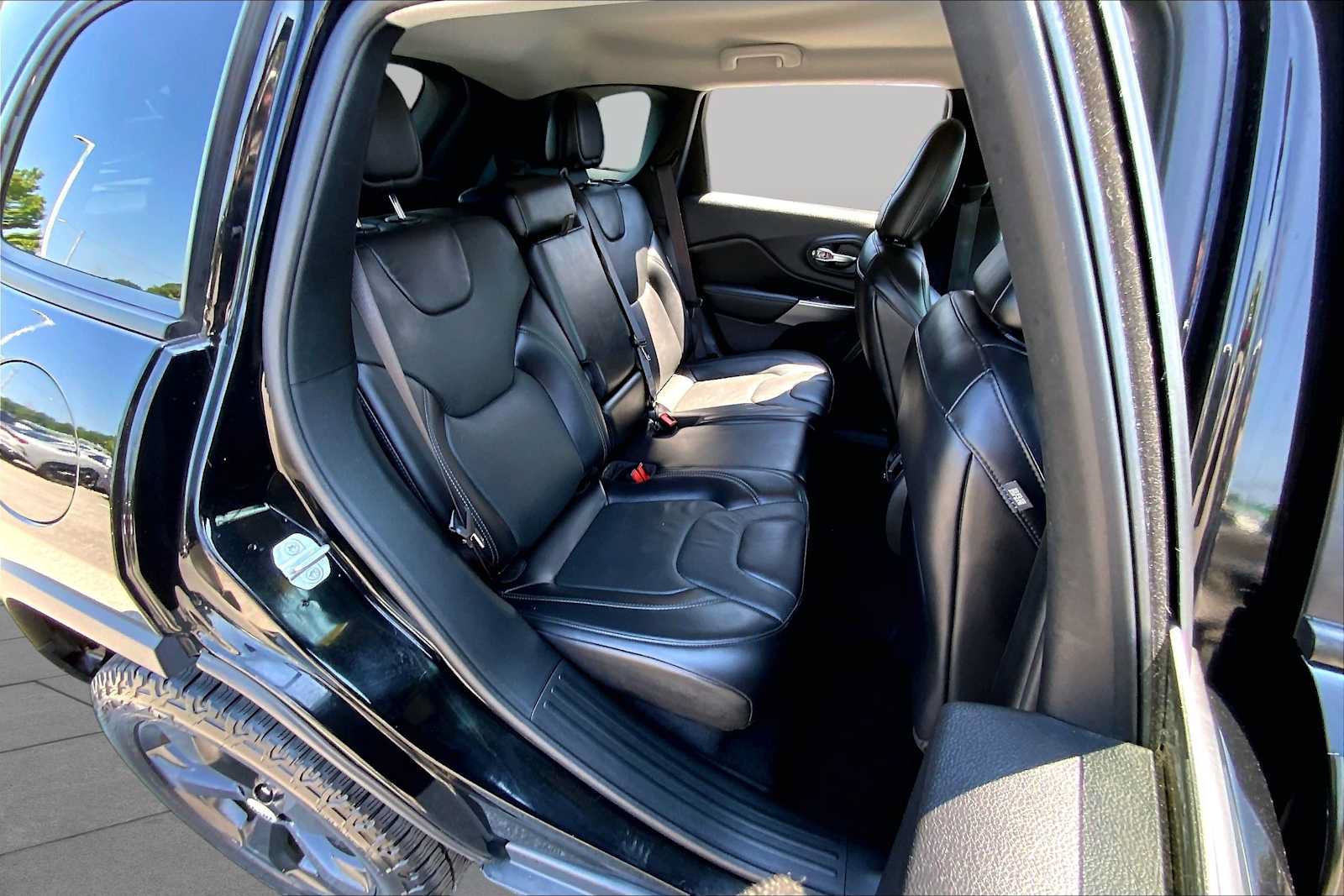 Used 2020 Jeep Cherokee Limited AWD/4WD image 19