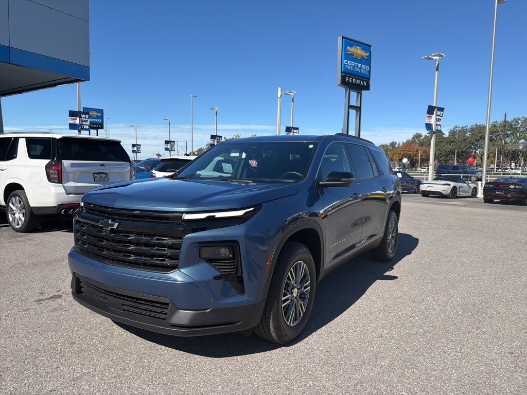 Used 2025 Chevrolet Traverse LT w/ Enhanced Driving Package image 15
