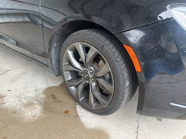 Used 2015 Chrysler 200 S w/ Comfort Group FWD image 3