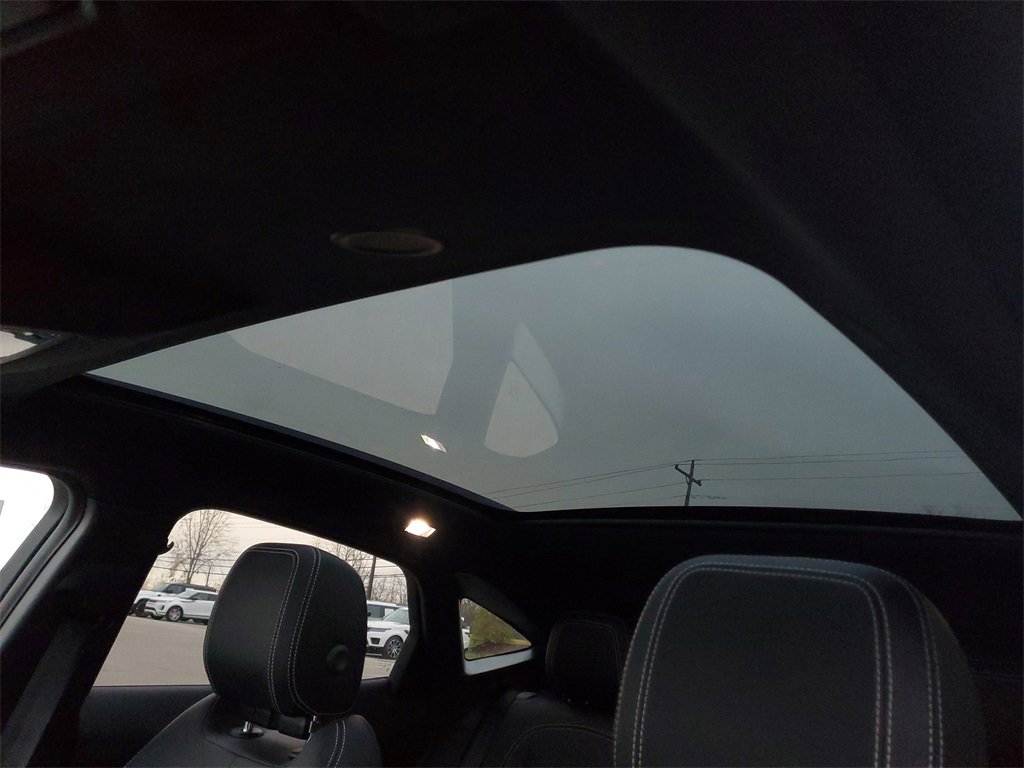 Used 2024 Jaguar E-PACE R-Dynamic SE image 8