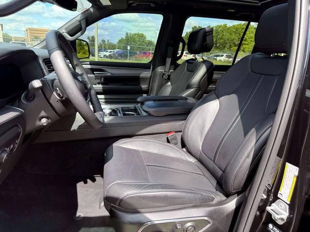 Certified 2024 Jeep Wagoneer Series II AWD/4WD image 17