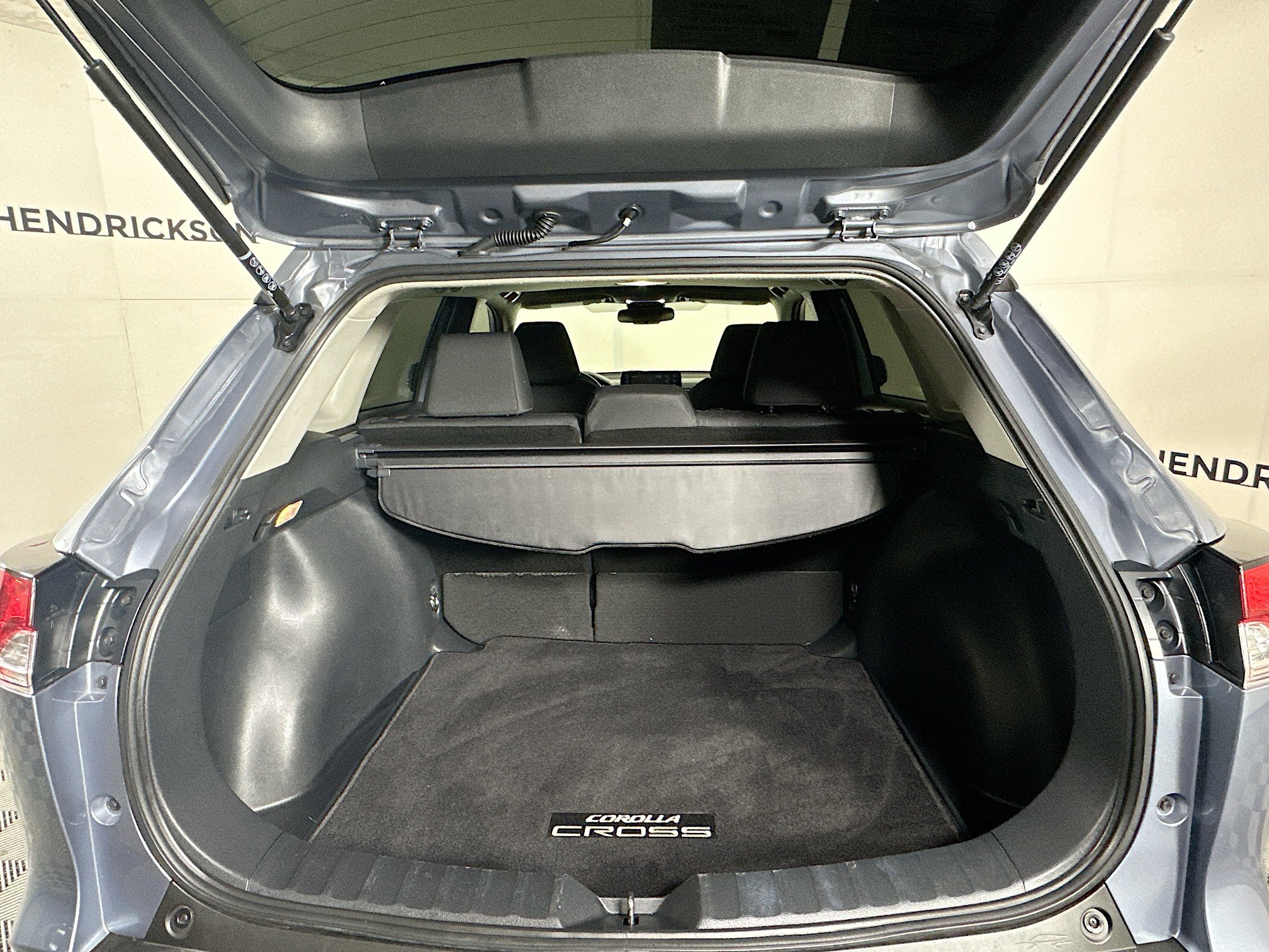 Used 2022 Toyota Corolla Cross LE image 31