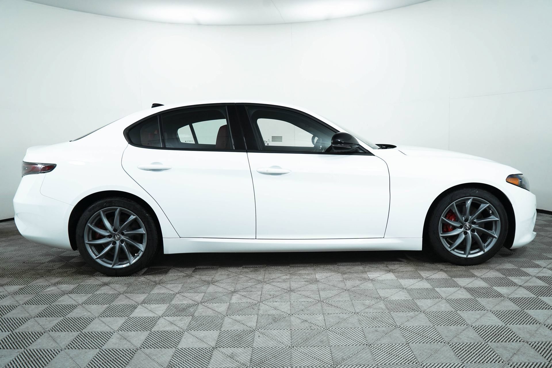 New 2024 Alfa Romeo Giulia Sprint RWD image 8