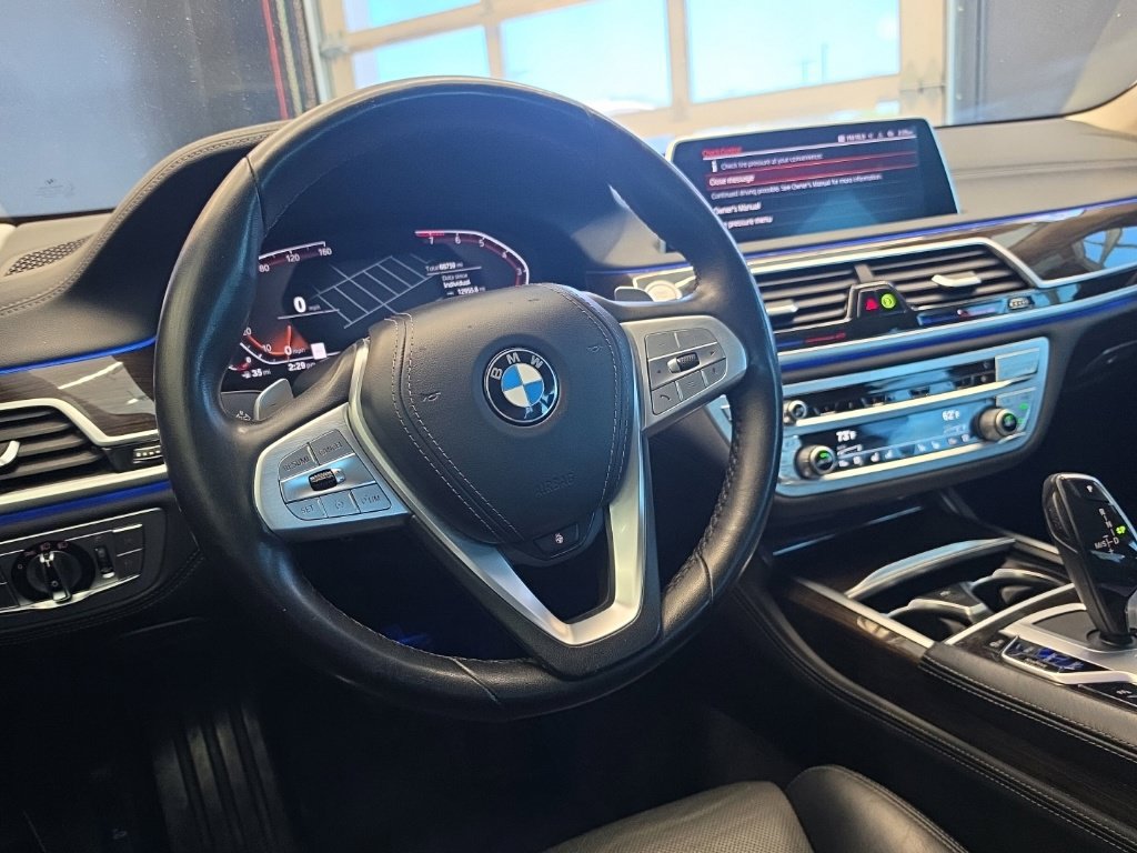 Used 2022 BMW 740i w/ Premium Package RWD image 18