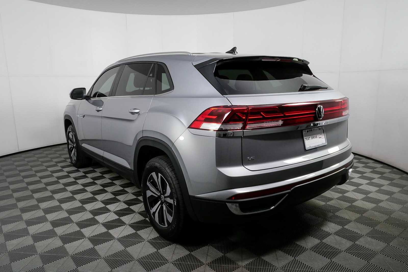 New 2026 Volkswagen Atlas Cross Sport SE FWD image 28