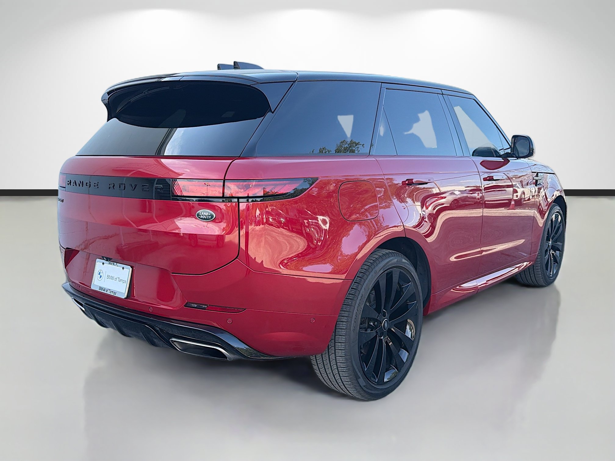 Used 2023 Land Rover Range Rover Sport SE Dynamic AWD/4WD image 3
