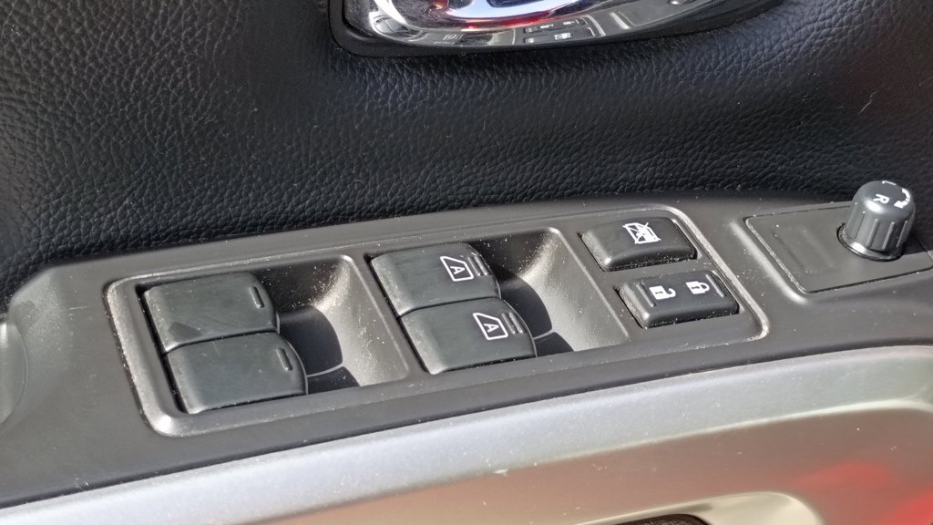 Used 2022 Nissan Titan SV w/ SV Convenience Package AWD/4WD image 22