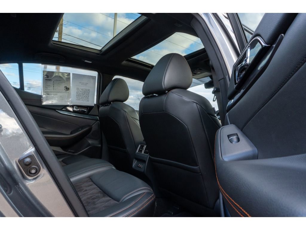 Used 2023 Nissan Maxima SR w/ Sport Mat Group image 16