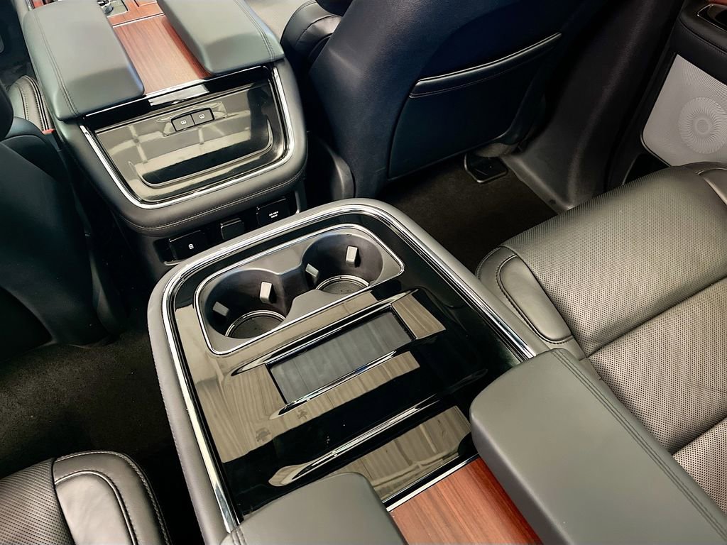 Used 2024 Lincoln Navigator Reserve image 27