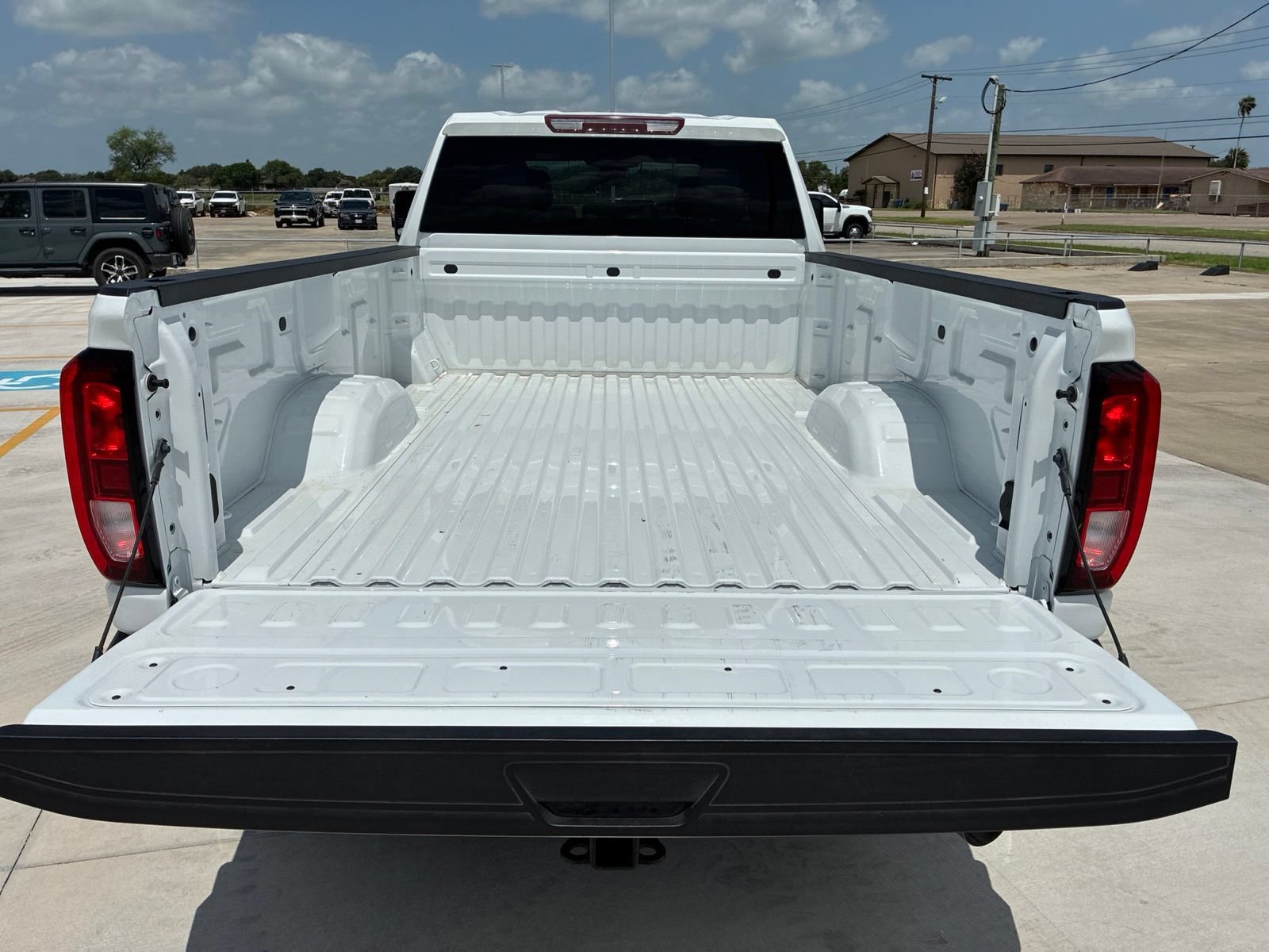 Used 2025 GMC Sierra 3500 SLE w/ SLE Convenience Package AWD/4WD image 42