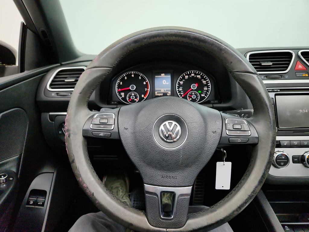 Used 2013 Volkswagen Eos w/ Sport Package image 16