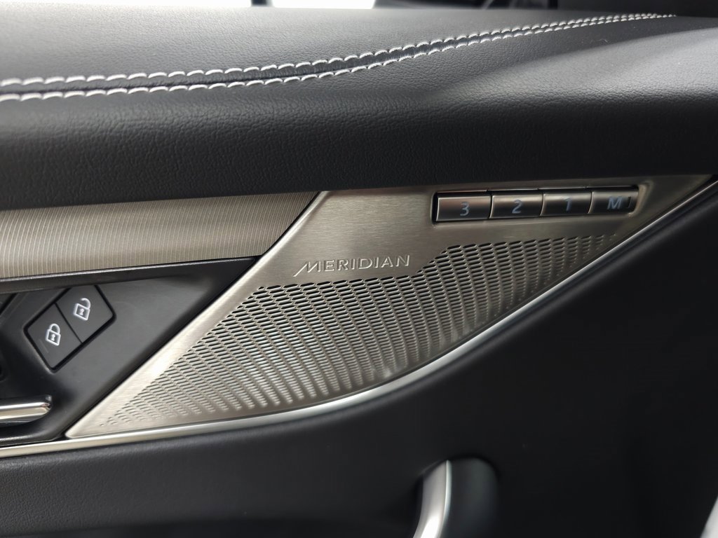 Certified 2025 Jaguar F-PACE R-Dynamic S image 13