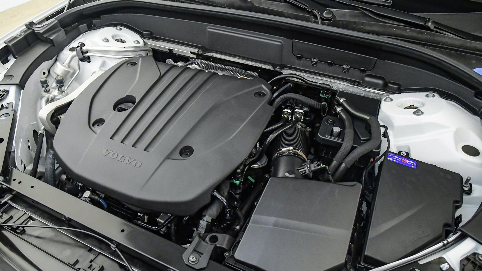 Certified 2025 Volvo XC60 B5 Plus AWD/4WD image 26